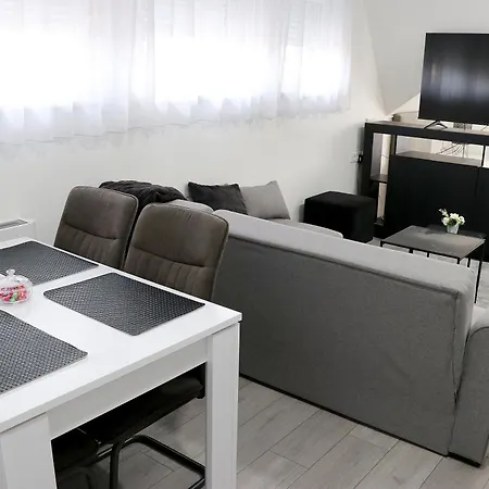 Apartmani I Sobe Laganini Nova Gradiska Exterior foto